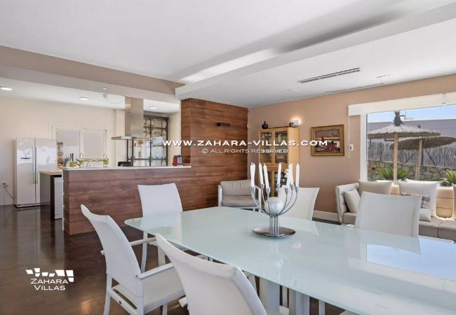 Amaranta - be157700-9ae1-4b90-a0a2-4a91c0456392Copiar