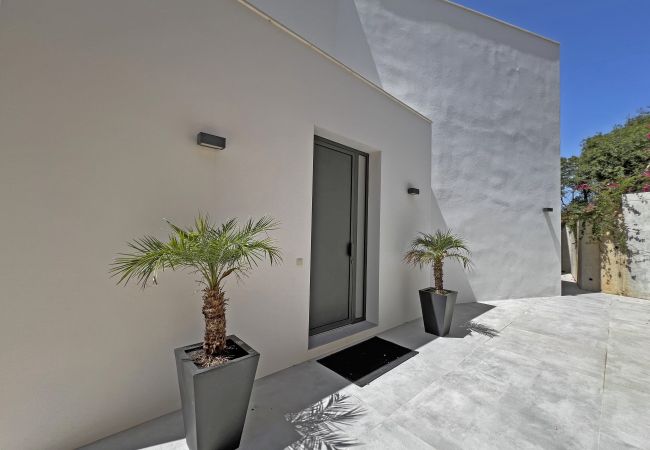 Azara G37 - Entrada principal - exterior