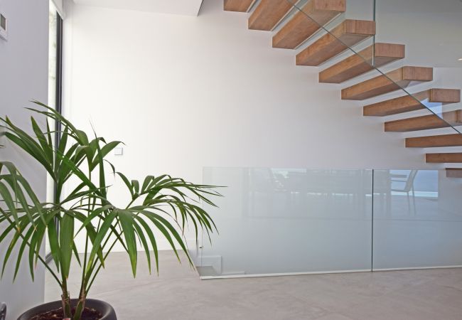 Azara G37 - Detalle escaleras