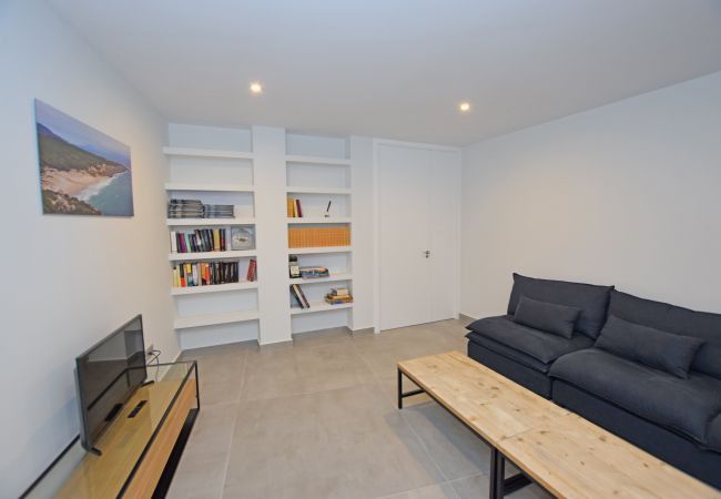 Azara G37 - Sala de estar en planta sotano
