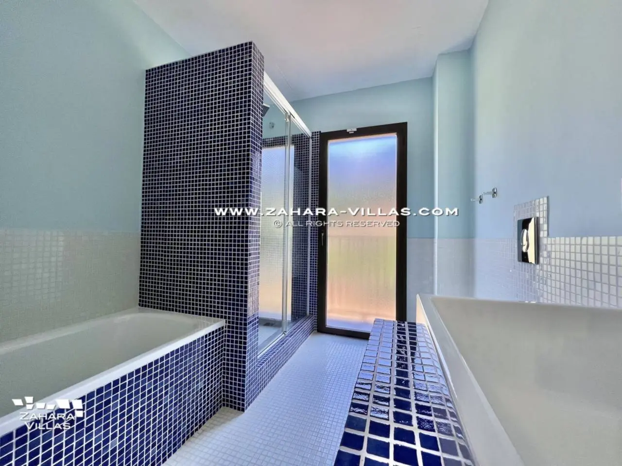 Imagen 30 de Chalet en primera línea de playa en venta en la Cala de los Alemanes, Atlanterra