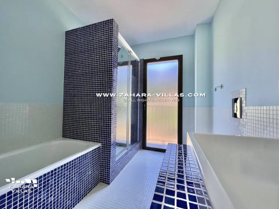 Imagen 30 de Chalet en primera línea de playa en venta en la Cala de los Alemanes, Atlanterra
