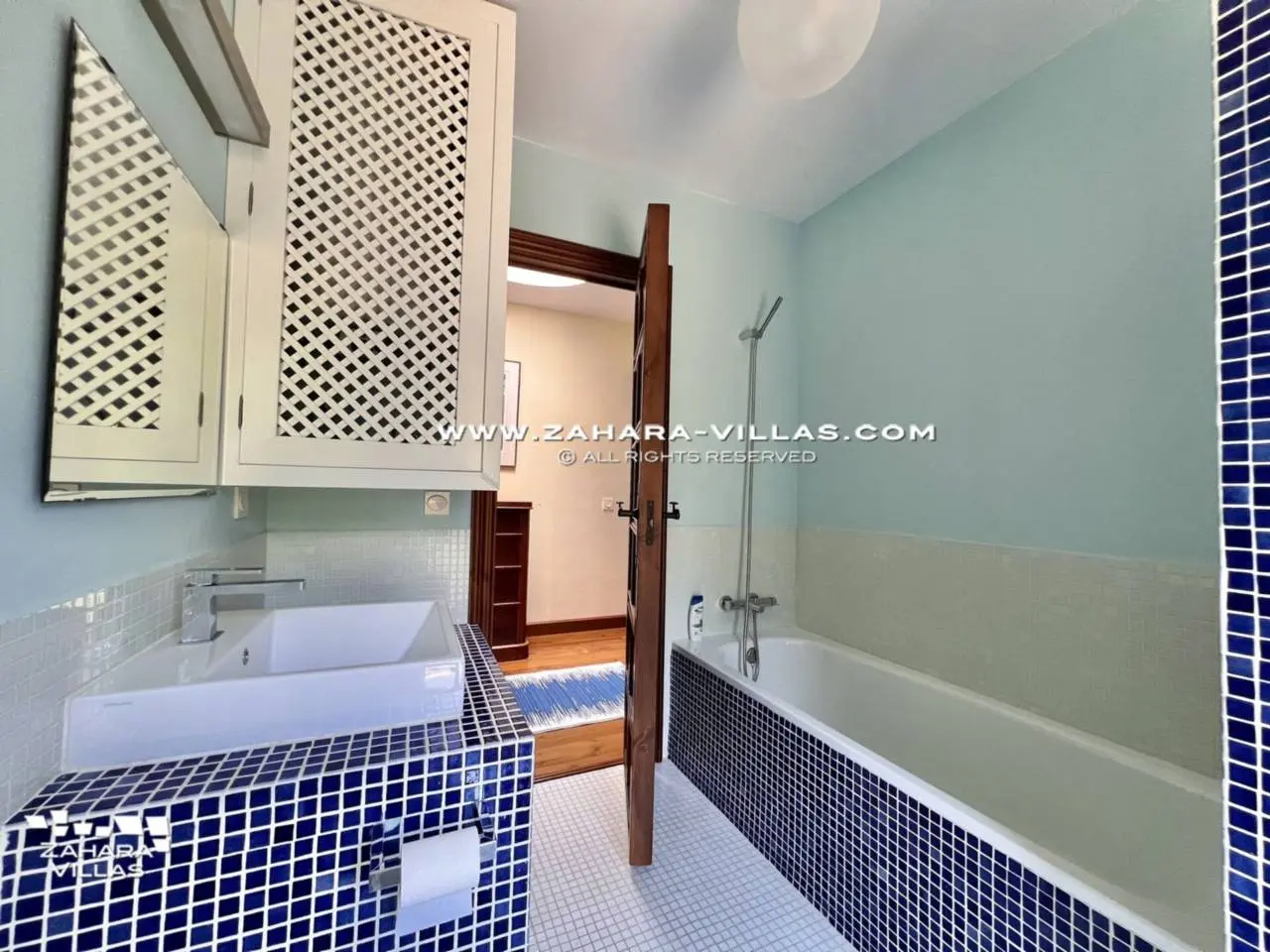 Imagen 31 de Chalet en primera línea de playa en venta en la Cala de los Alemanes, Atlanterra