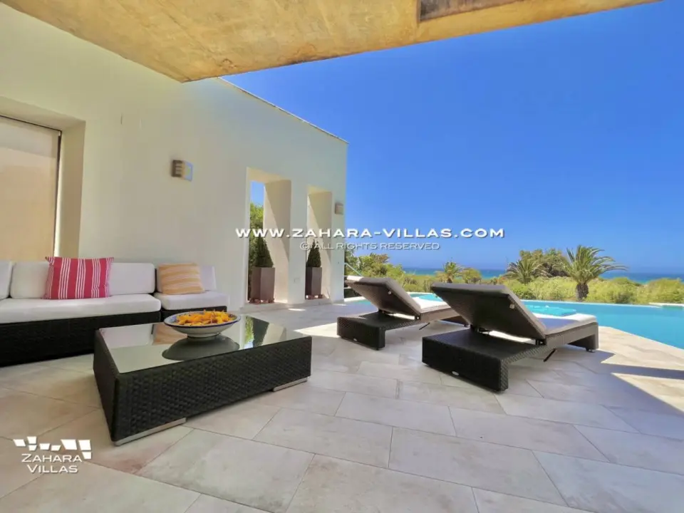 Imagen 18 de Chalet en primera línea de playa en venta en la Cala de los Alemanes, Atlanterra