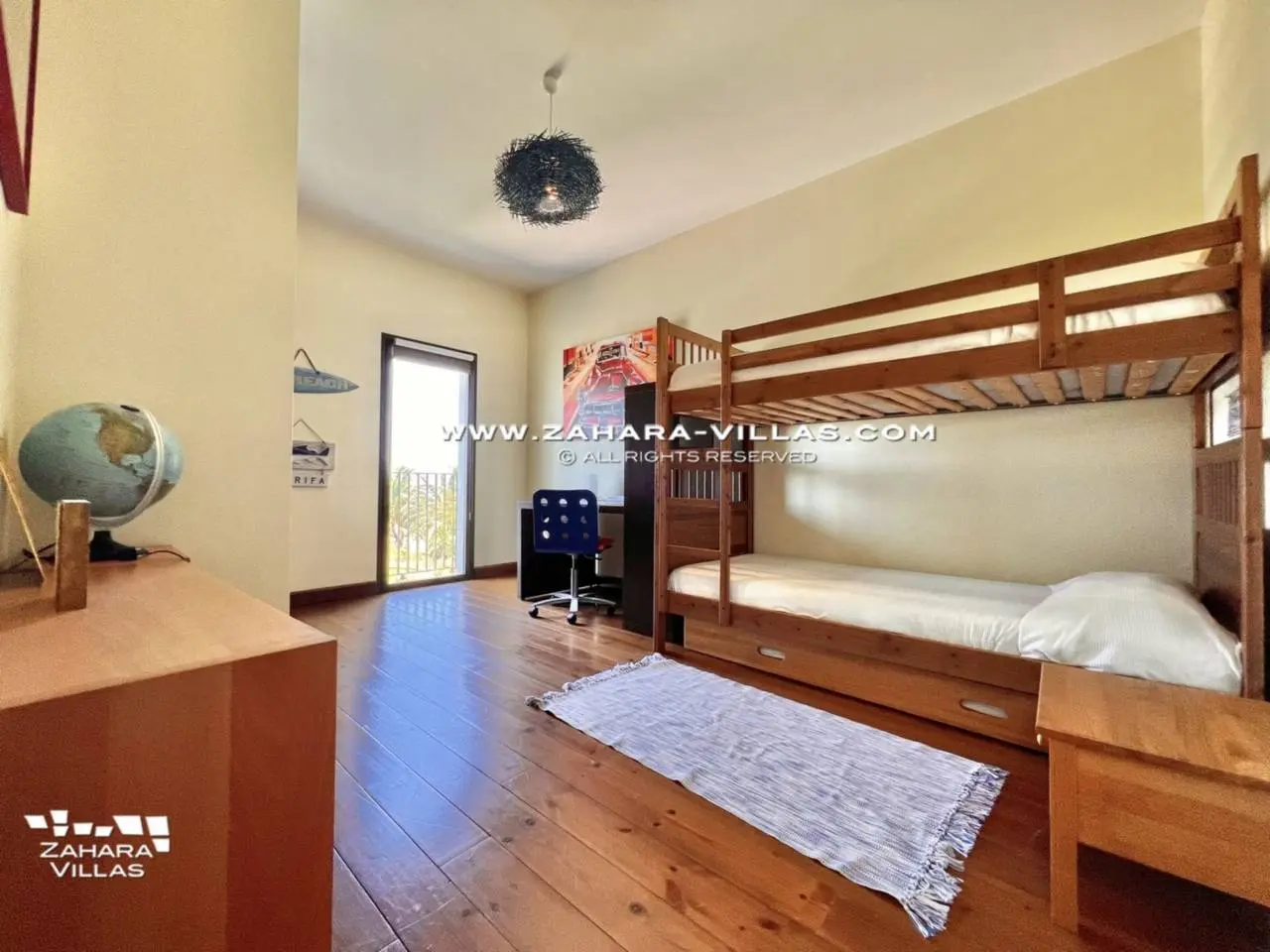 Imagen 29 de Chalet en primera línea de playa en venta en la Cala de los Alemanes, Atlanterra