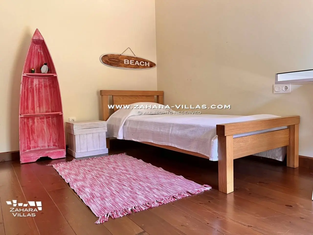 Imagen 26 de Chalet en primera línea de playa en venta en la Cala de los Alemanes, Atlanterra