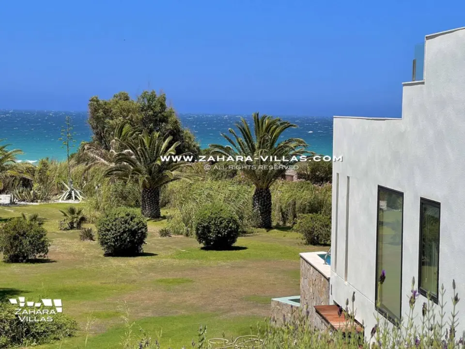 Imagen 7 de Chalet en primera línea de playa en venta en la Cala de los Alemanes, Atlanterra
