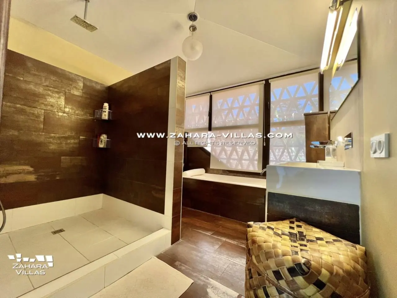 Imagen 36 de Chalet en primera línea de playa en venta en la Cala de los Alemanes, Atlanterra