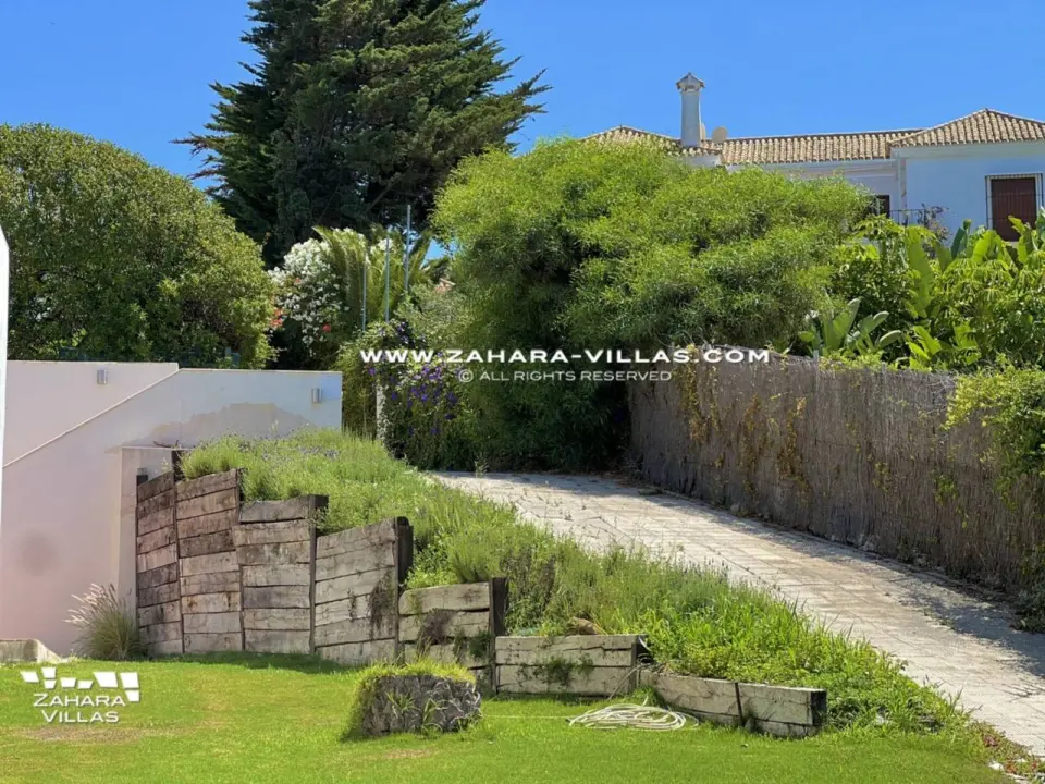Imagen 4 de Chalet en primera línea de playa en venta en la Cala de los Alemanes, Atlanterra