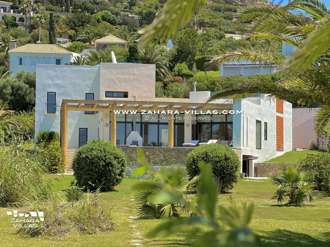 Imagen 2 de Chalet en primera línea de playa en venta en la Cala de los Alemanes, Atlanterra