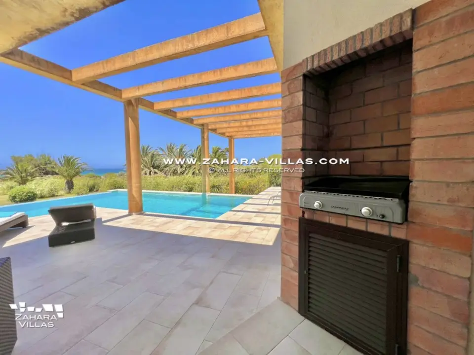 Imagen 13 de Chalet en primera línea de playa en venta en la Cala de los Alemanes, Atlanterra