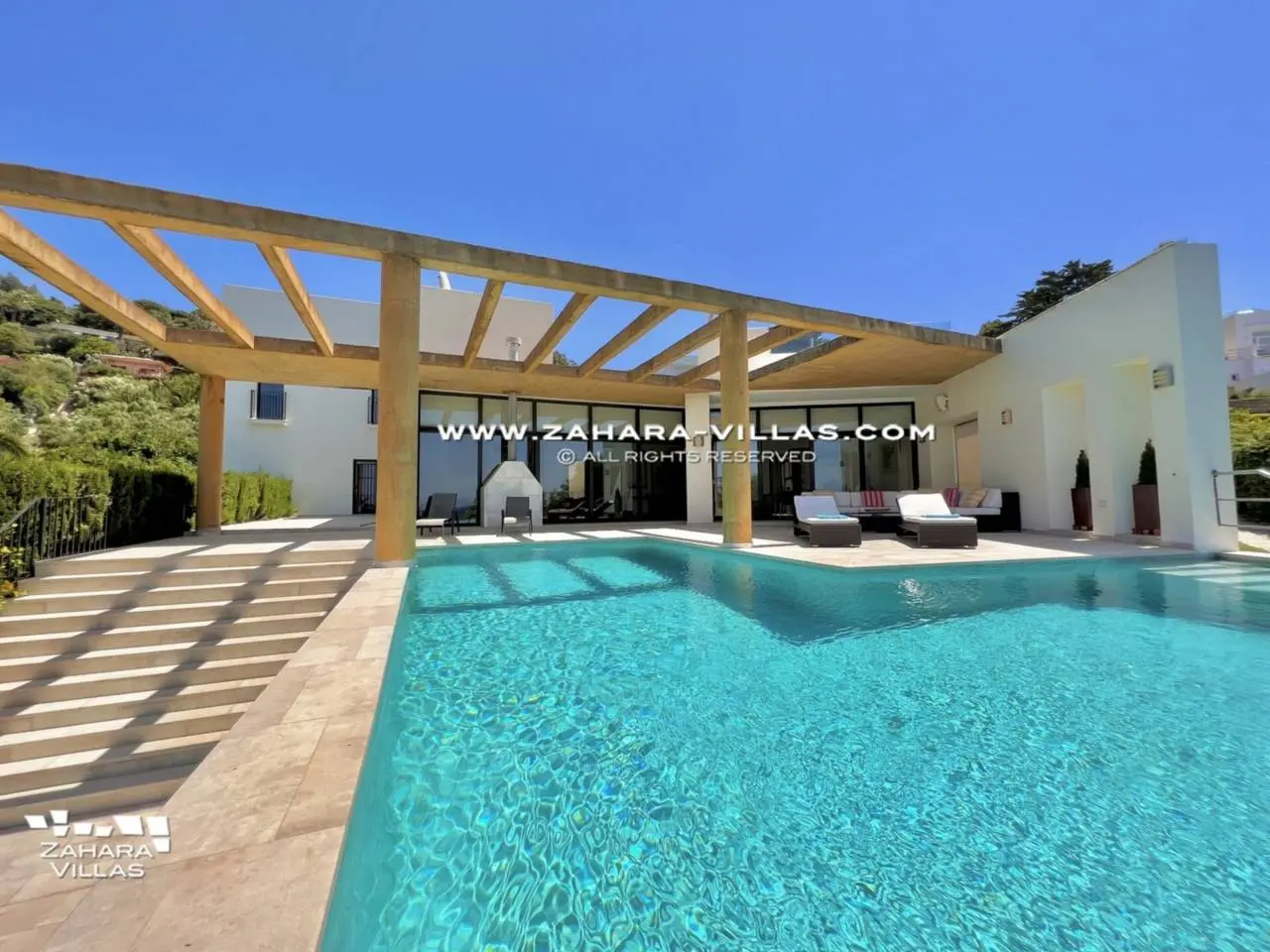 Imagen 16 de Chalet en primera línea de playa en venta en la Cala de los Alemanes, Atlanterra