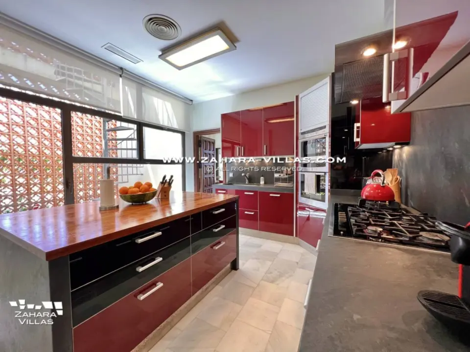 Imagen 22 de Chalet en primera línea de playa en venta en la Cala de los Alemanes, Atlanterra