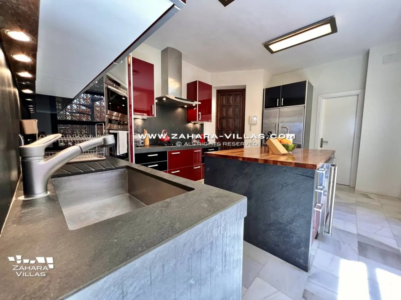 Imagen 24 de Chalet en primera línea de playa en venta en la Cala de los Alemanes, Atlanterra