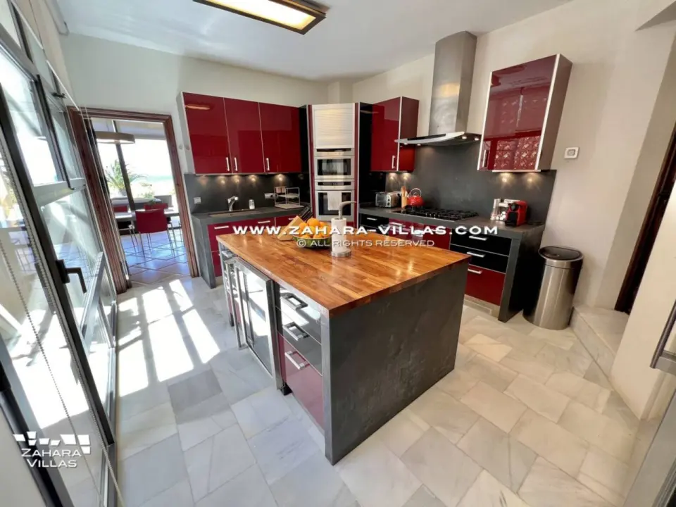 Imagen 23 de Chalet en primera línea de playa en venta en la Cala de los Alemanes, Atlanterra