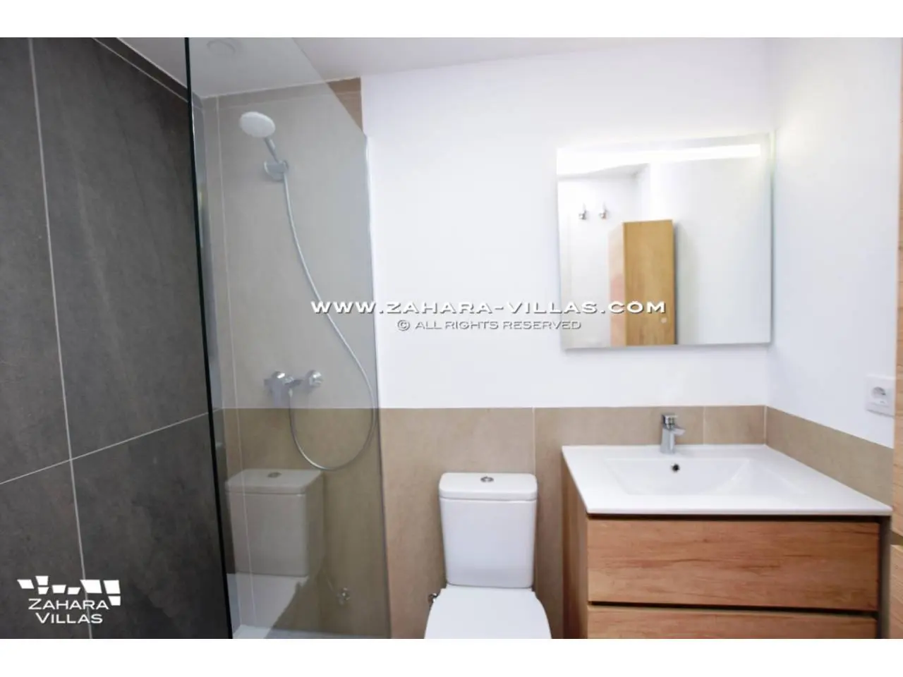 Imagen 22 de Newly Built Terraced House with Frontal Sea Views.