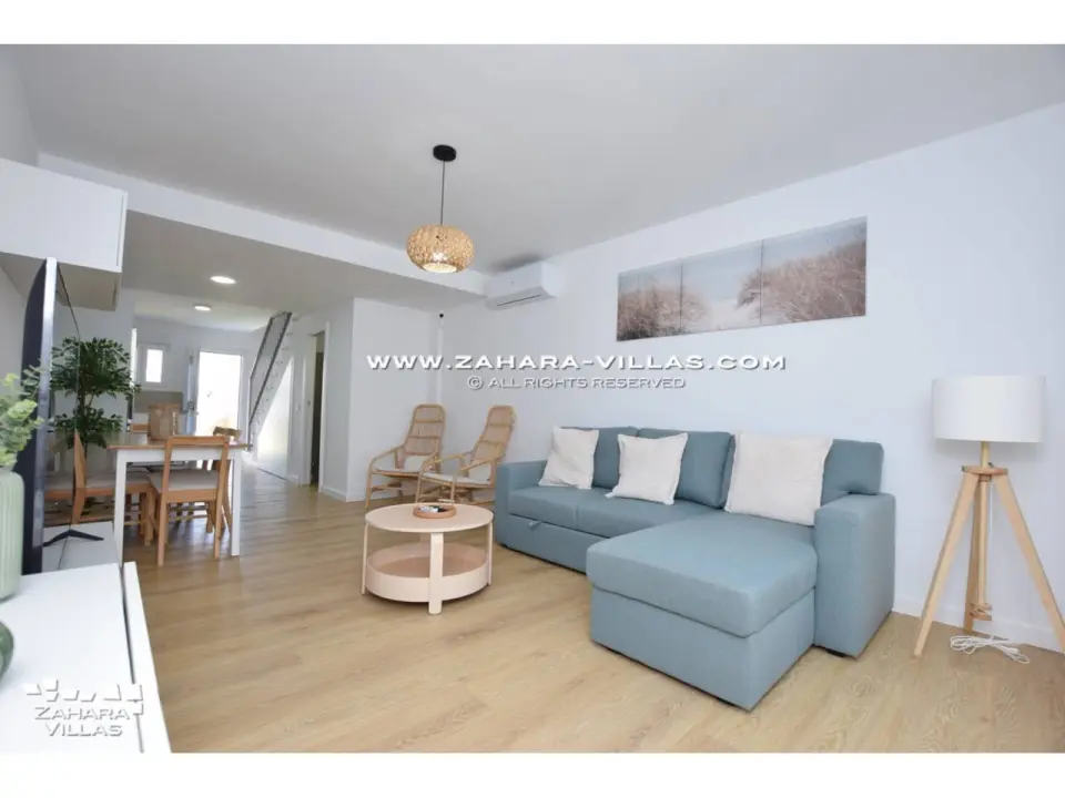 Imagen 2 de Newly Built Terraced House with Frontal Sea Views.