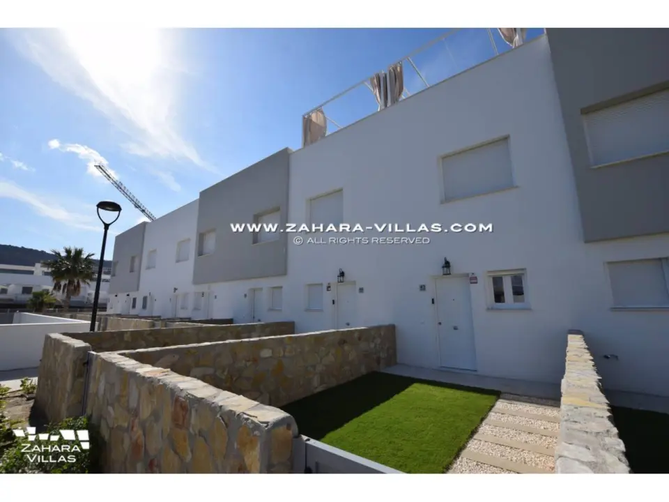 Imagen 4 de Newly Built Terraced House with Frontal Sea Views.
