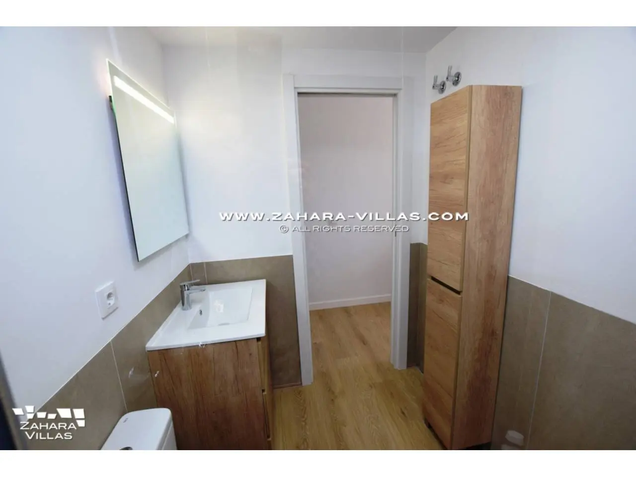 Imagen 23 de Newly Built Terraced House with Frontal Sea Views.