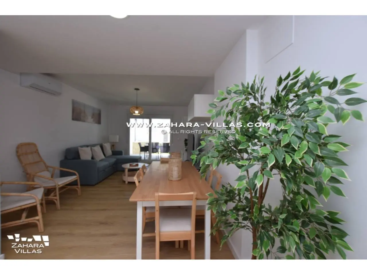 Imagen 7 de Newly Built Terraced House with Frontal Sea Views.