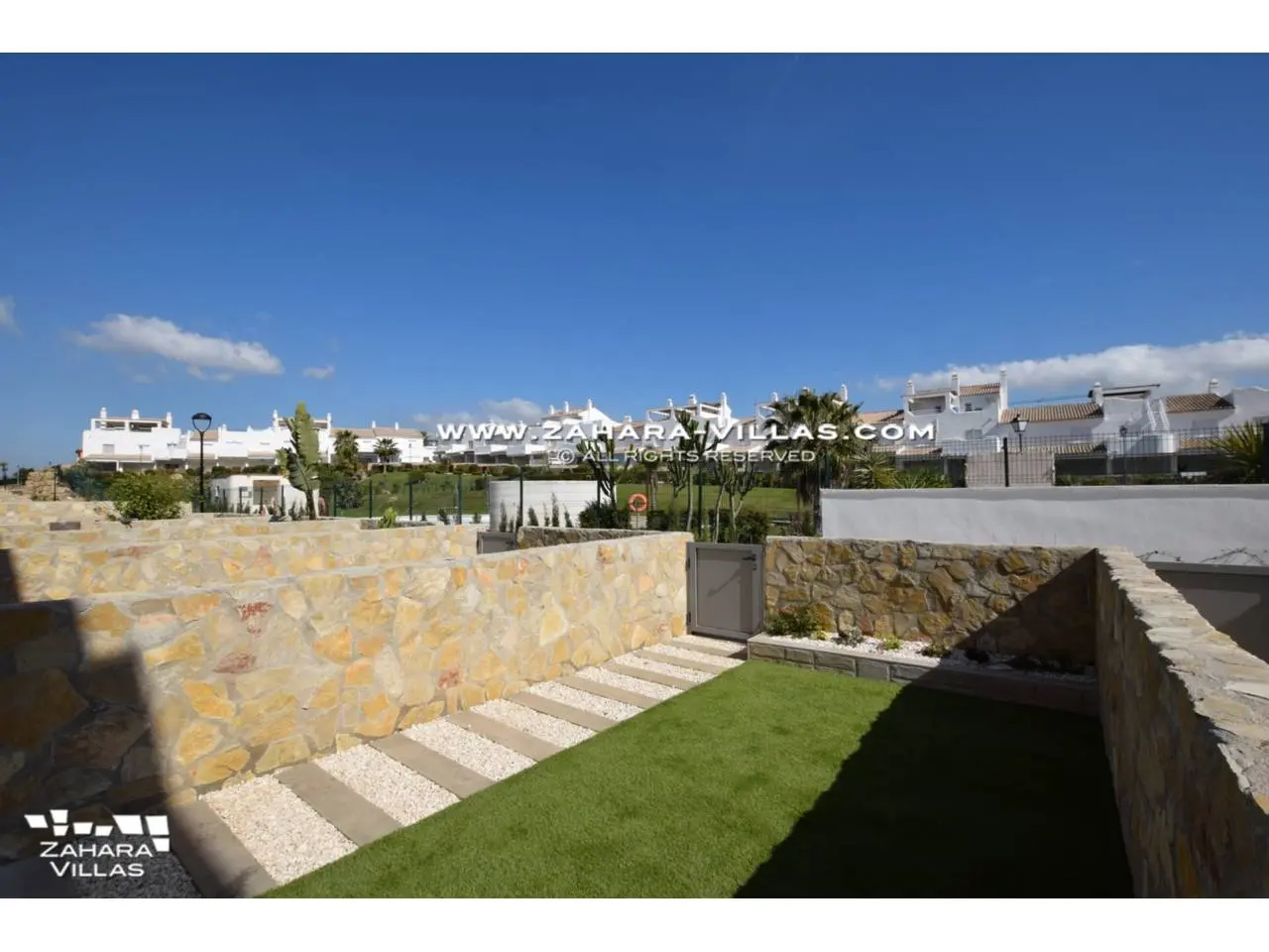 Imagen 5 de Newly Built Terraced House with Frontal Sea Views.