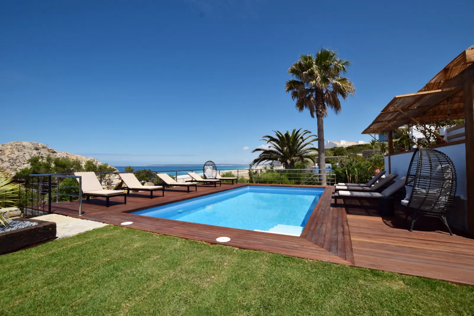 El Peñón - Jardin y piscina