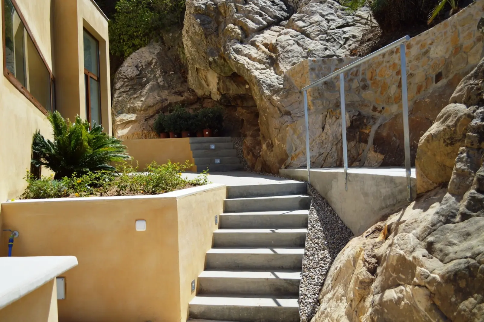Hasta aquí hemos llegao - Escaleras exteriores jardín