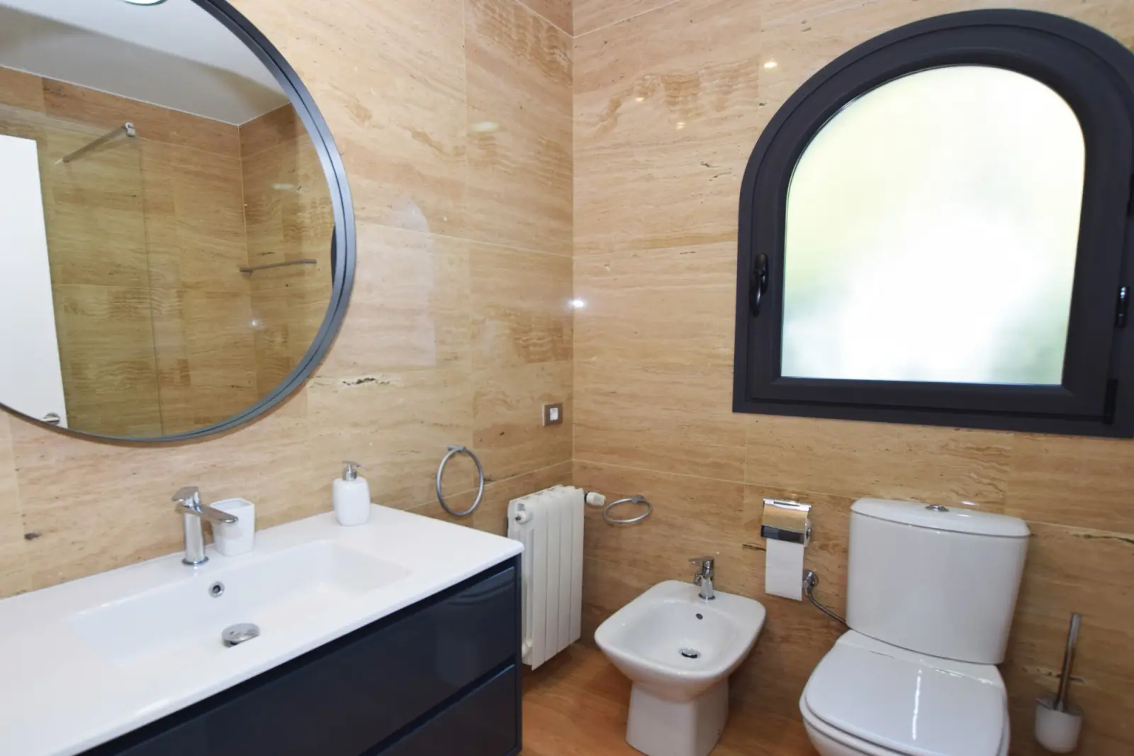 Fare Miti - Baño Compartido