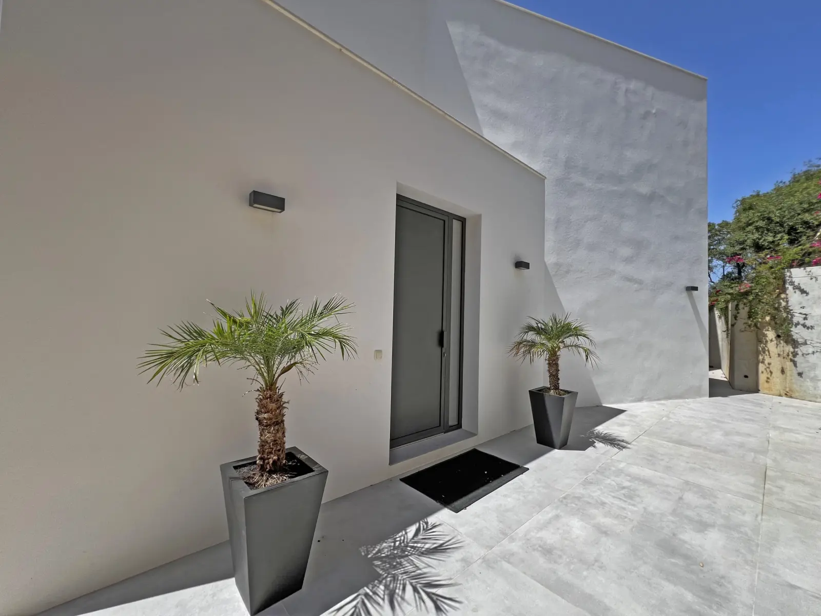 Azara G37 - Entrada principal - exterior