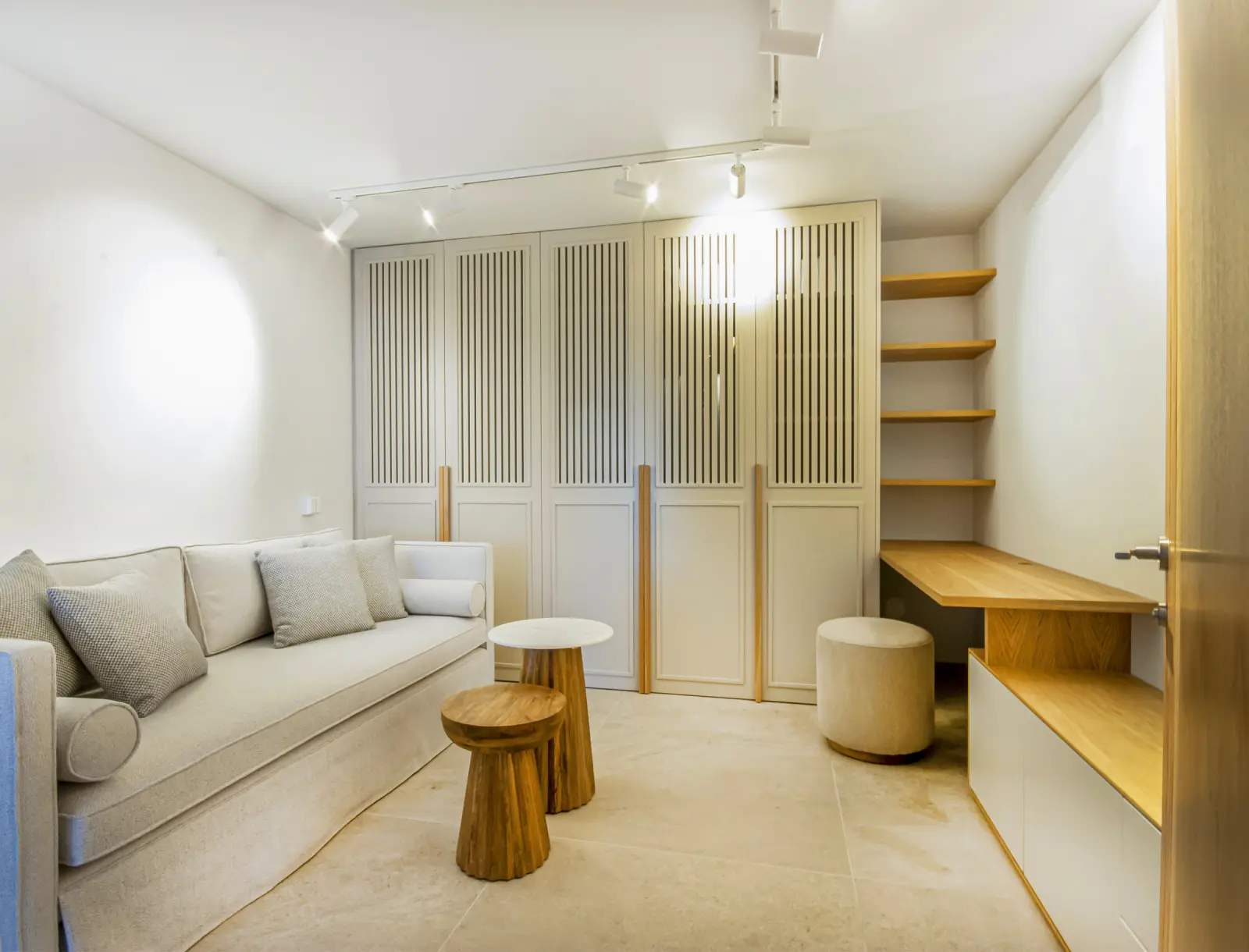 La Perla - Sala estar - dormitorio en planta sótano