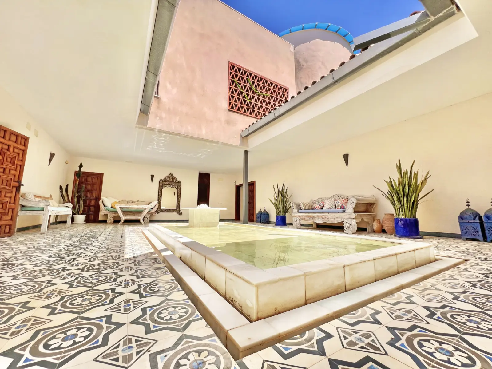 La Caleta - Patio1