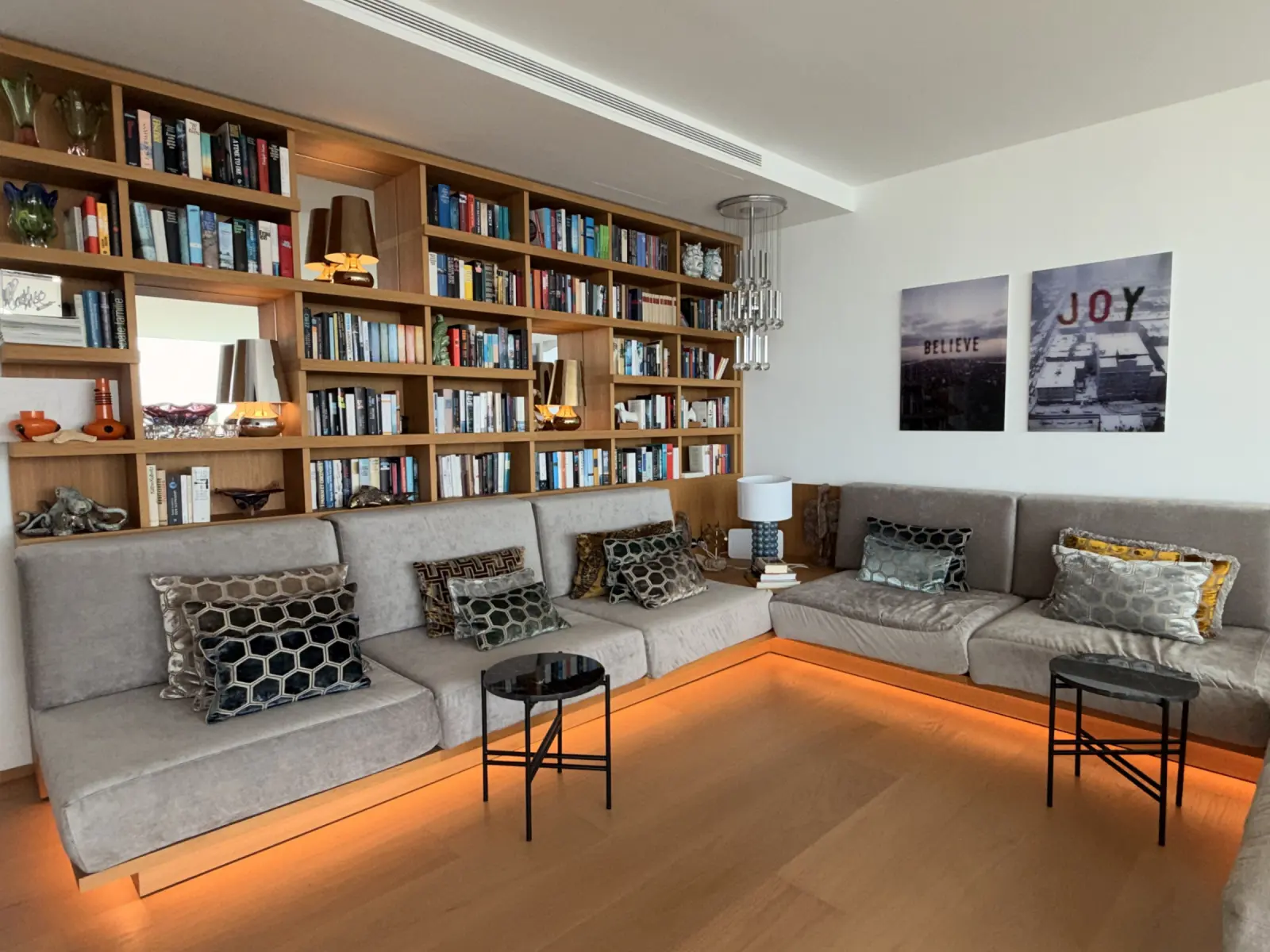 Adamar - Sala de estar - biblioteca