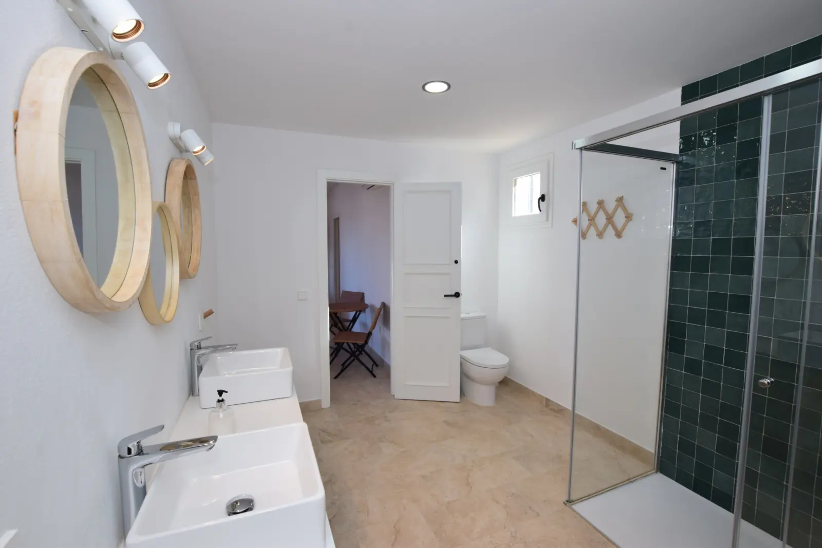 La Risa - Dormitorio3-baloensuite2